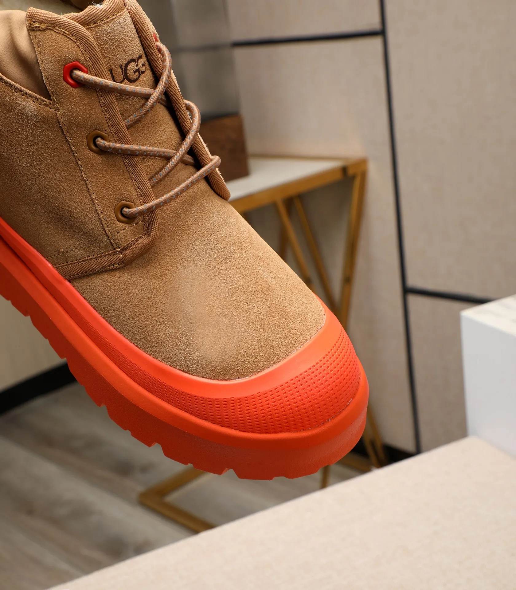Men's shoes 💰580 (same style for men and women) Please pay attention to the quality of the original order and compare the thickness of the wool 🏮🏮The popular UGG is from Australia's warm luxury brand men's shoes, the official website is synchronized, Beckham men's style..., made of imported first-layer waxed cowhide, waxed toe cap, Australian real wool velvet lining Carefully sewn...Imported rubber Martin boots outsoles (comfortable, soft and wear-resistant). I really like the quality..Exquisite workmanship. You won't be able to put it down at first sight. Sizes 35-44
